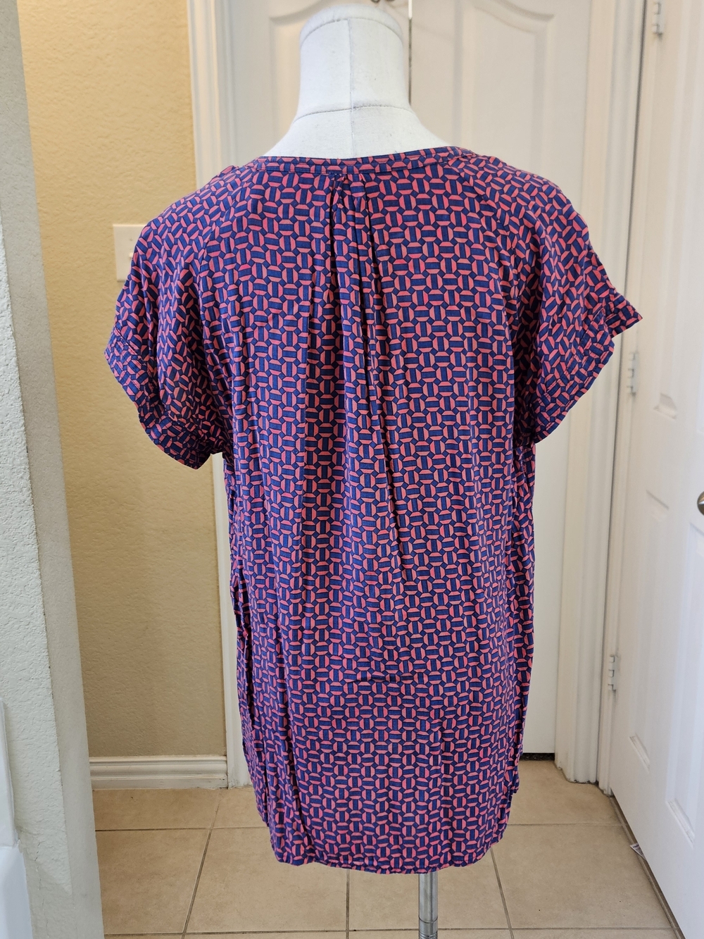 JCP Women’s Geometric Print Blouse – Size Large - Picture 10 of 11